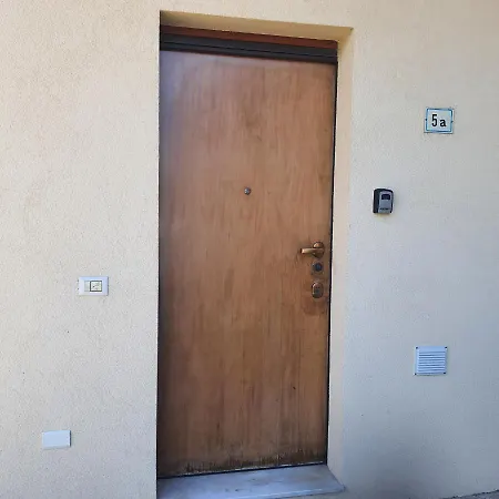 Appartamento Tranquillo Alle Porte Di Con Box Auto